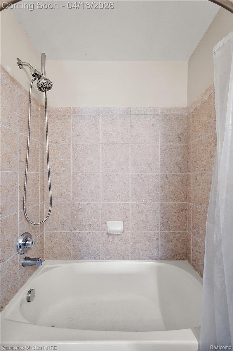 44683 Broadmoor Circle N