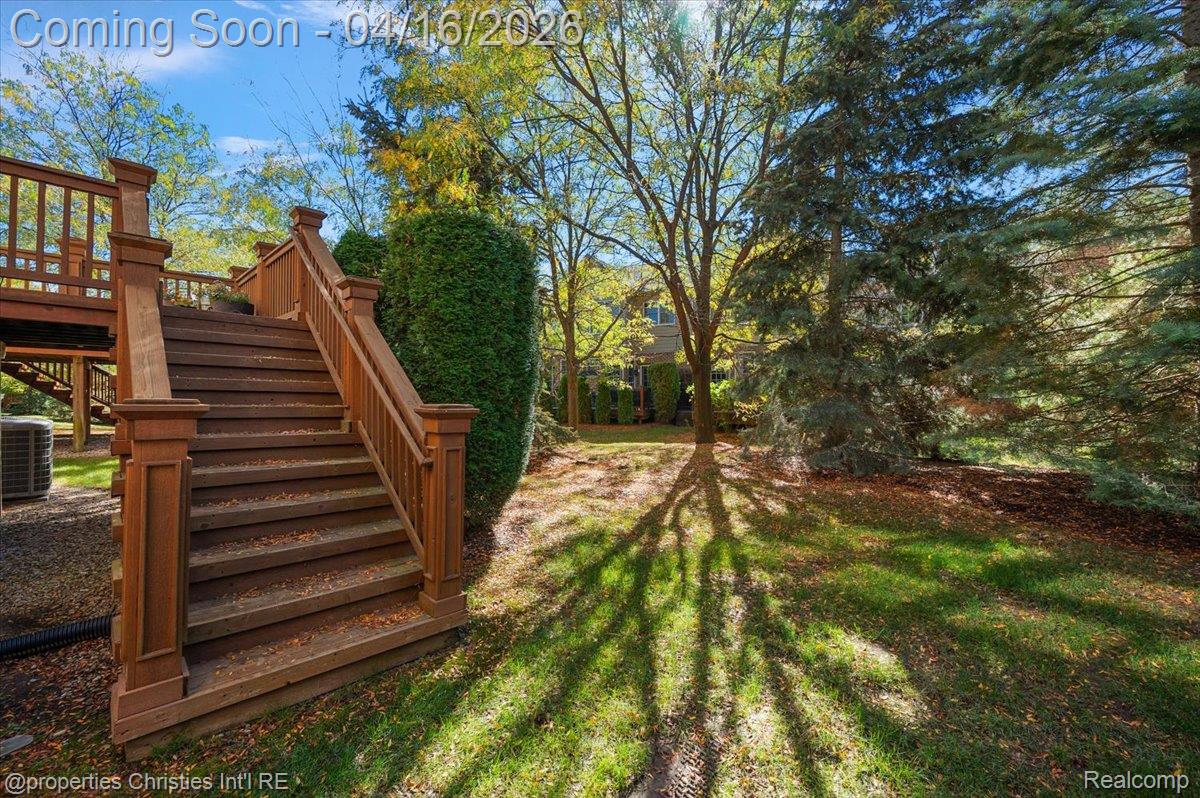 44683 Broadmoor Circle N