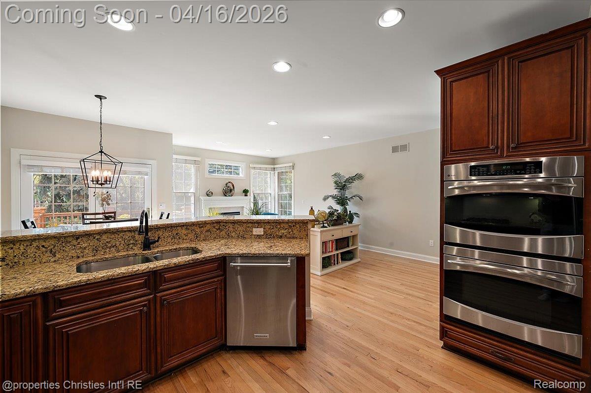 44683 Broadmoor Circle N