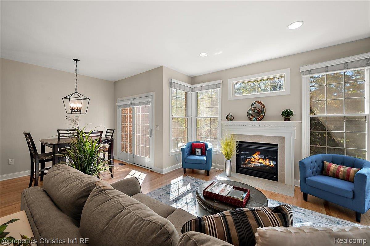 44683 Broadmoor Circle N