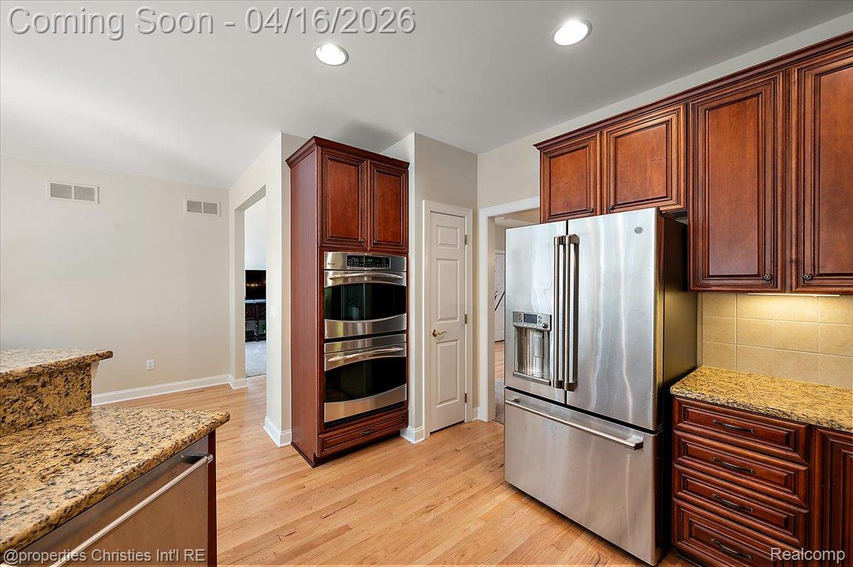 44683 Broadmoor Circle N