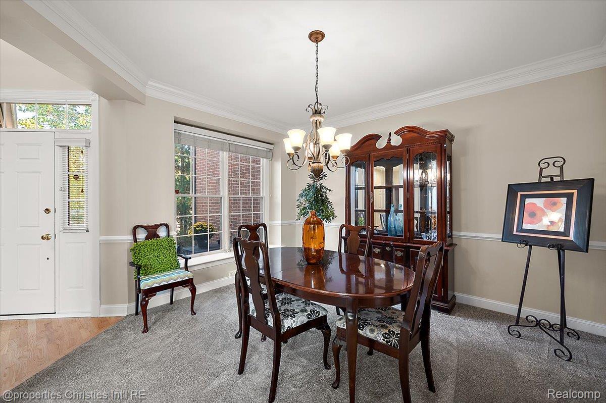 44683 Broadmoor Circle N