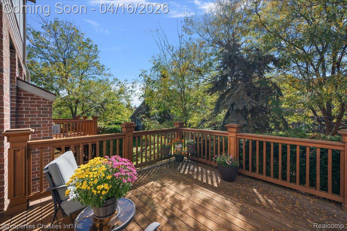 44683 Broadmoor Circle N