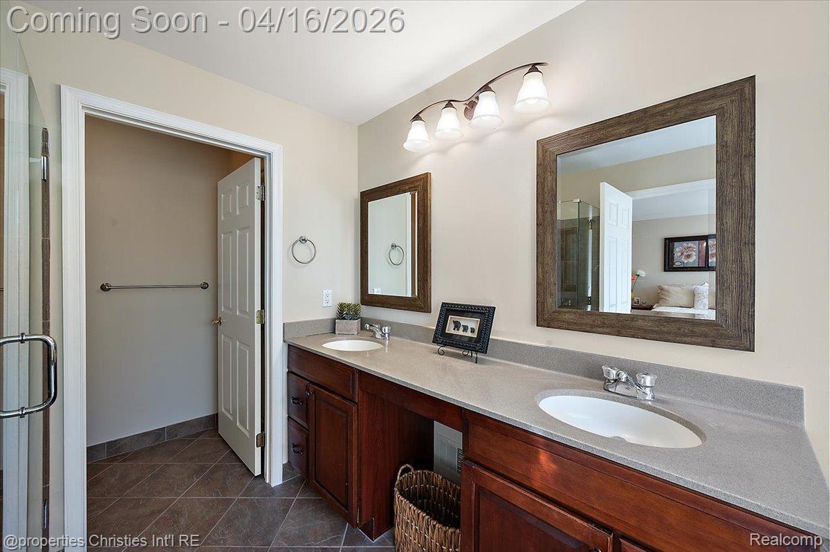 44683 Broadmoor Circle N