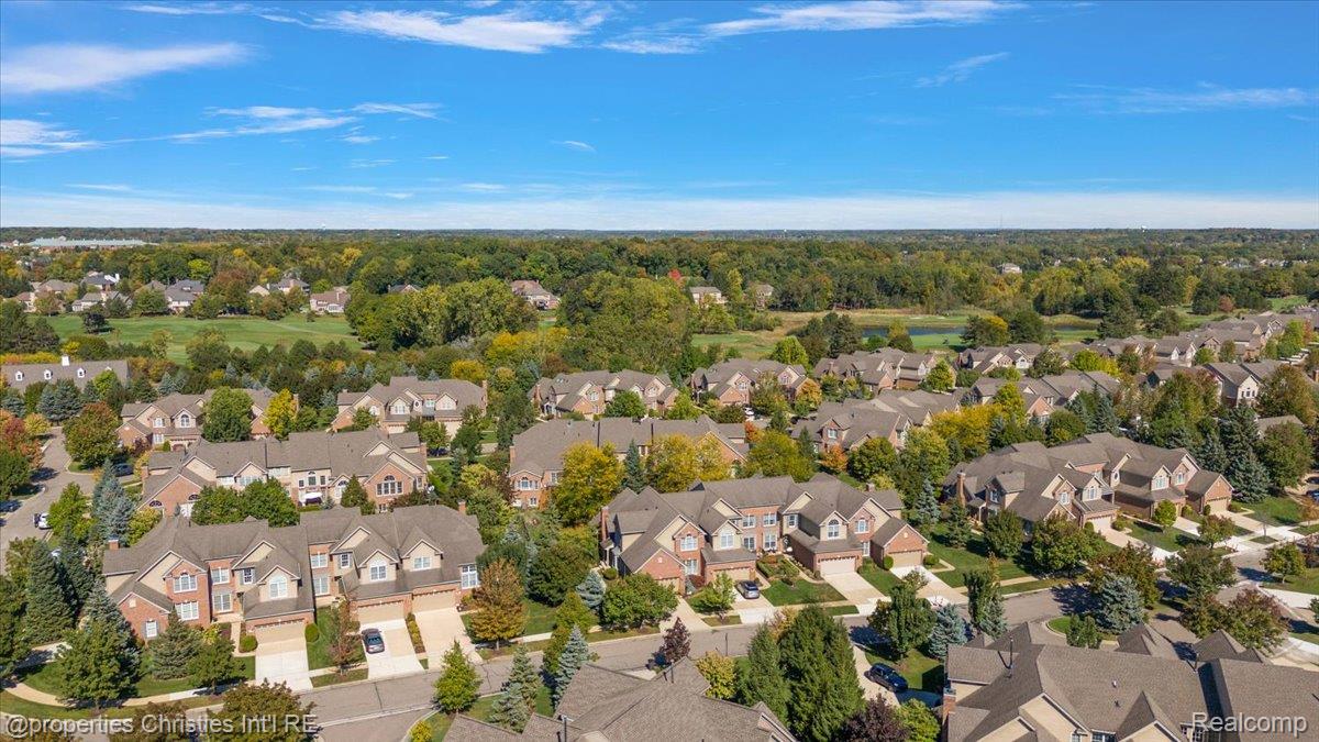 44683 Broadmoor Circle N