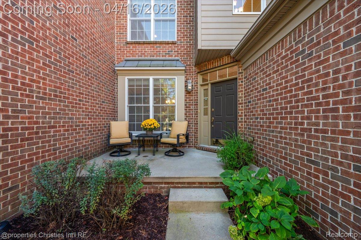 44683 Broadmoor Circle N