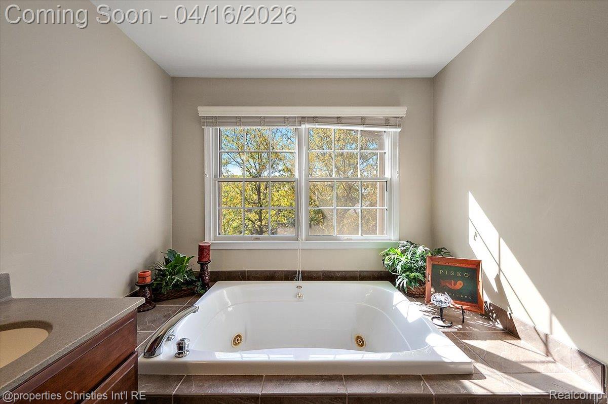 44683 Broadmoor Circle N