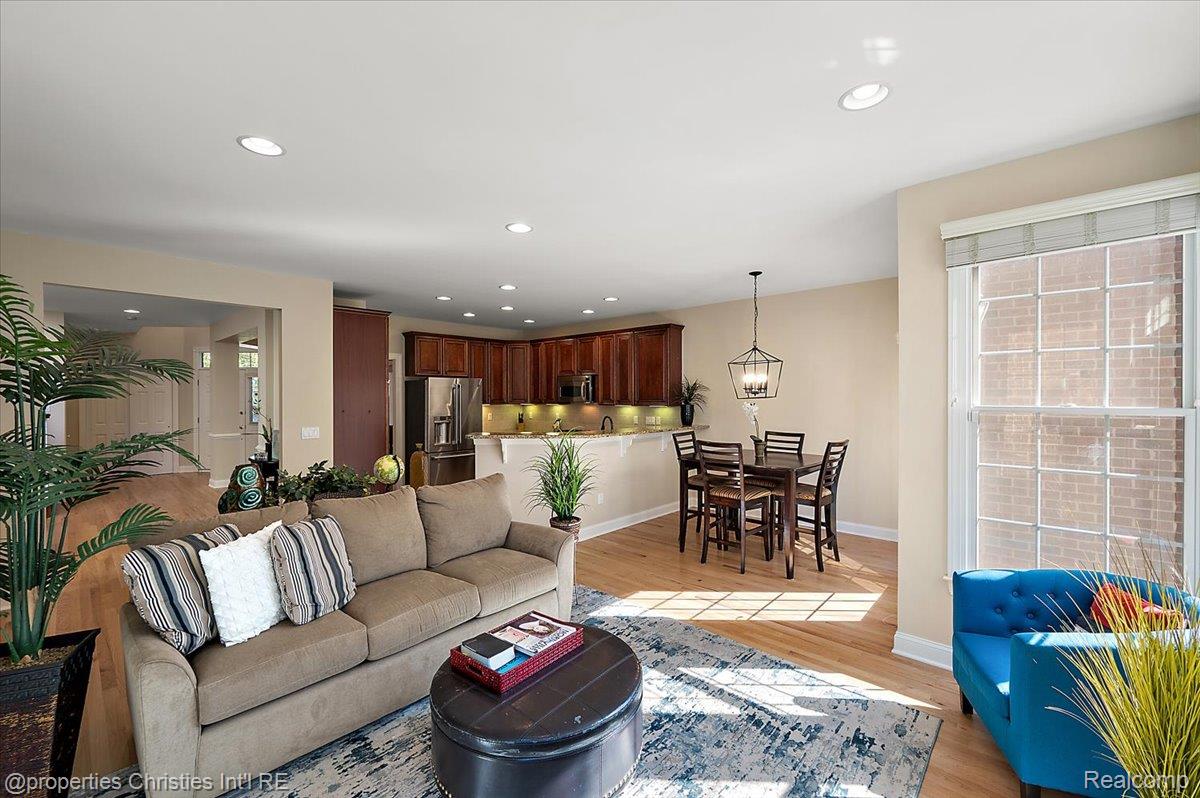44683 Broadmoor Circle N