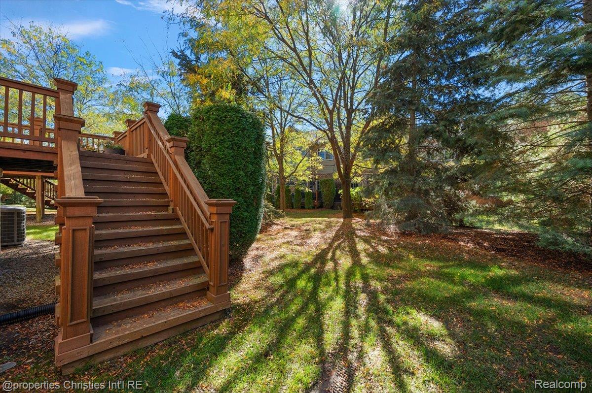 44683 Broadmoor Circle N