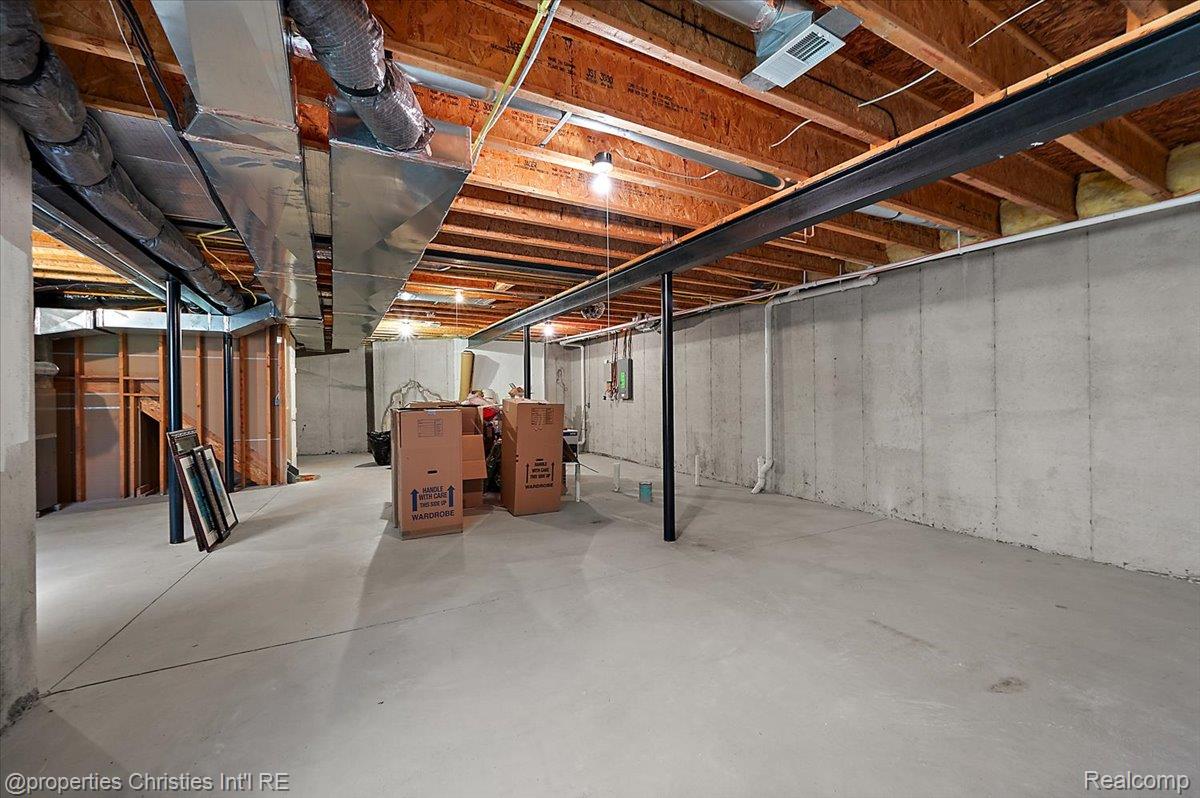44683 Broadmoor Circle N