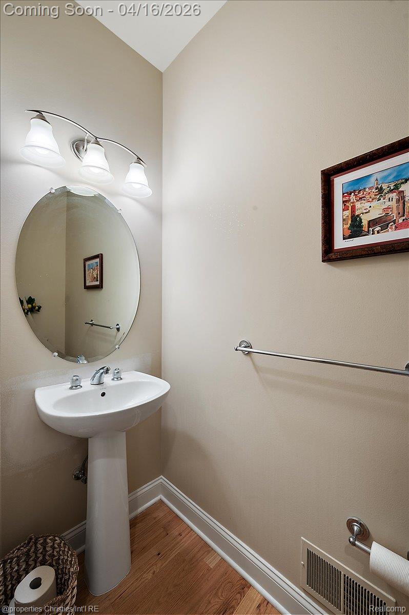 44683 Broadmoor Circle N