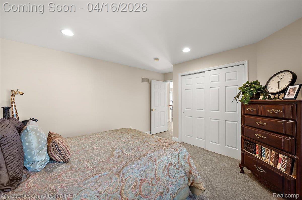 44683 Broadmoor Circle N