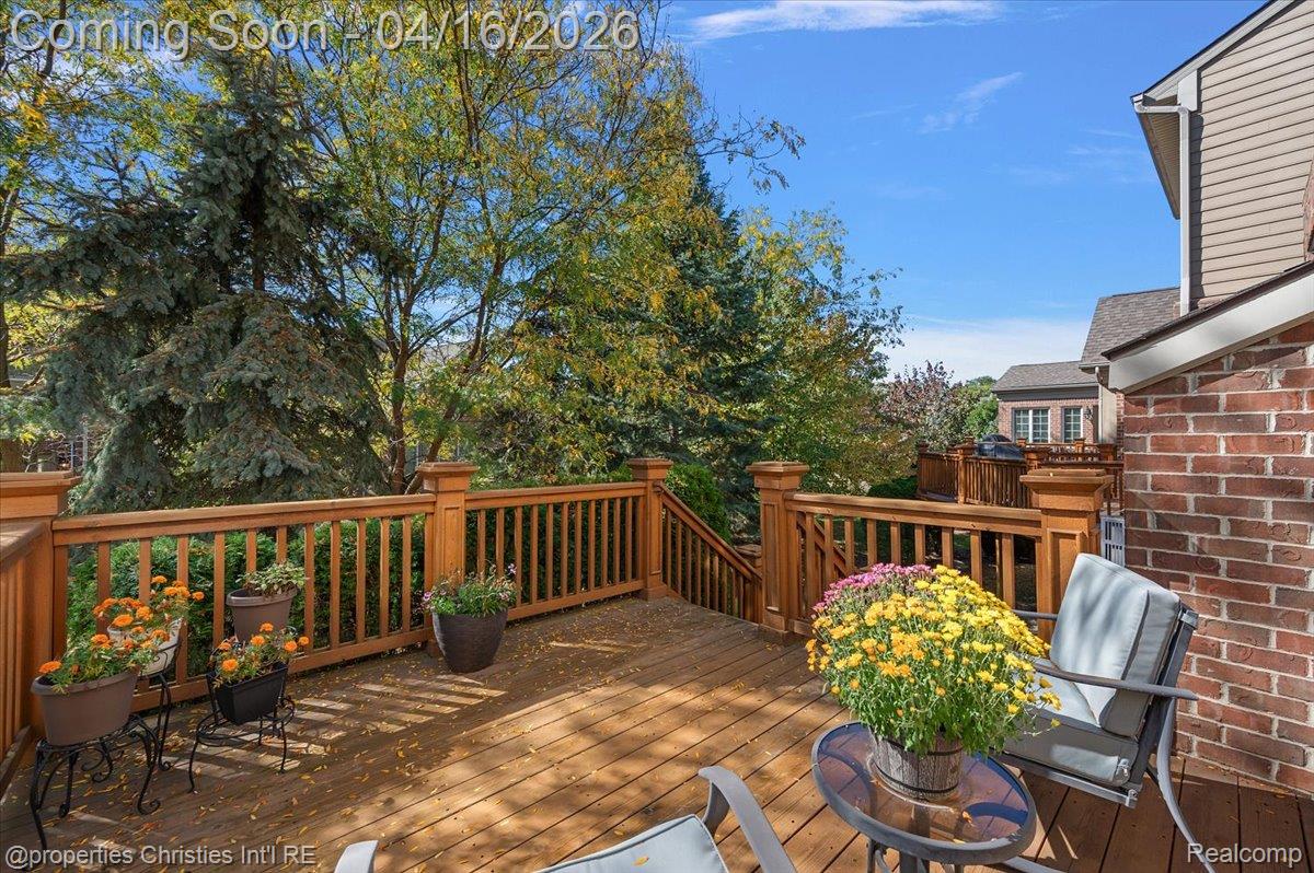 44683 Broadmoor Circle N