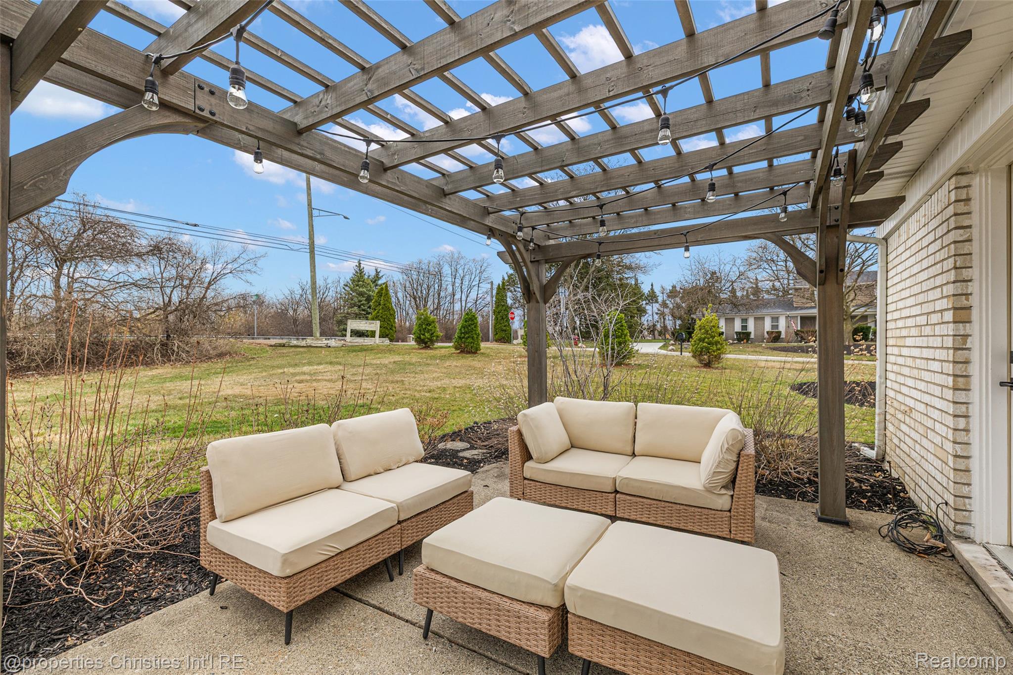 6273 Ledgeway Drive