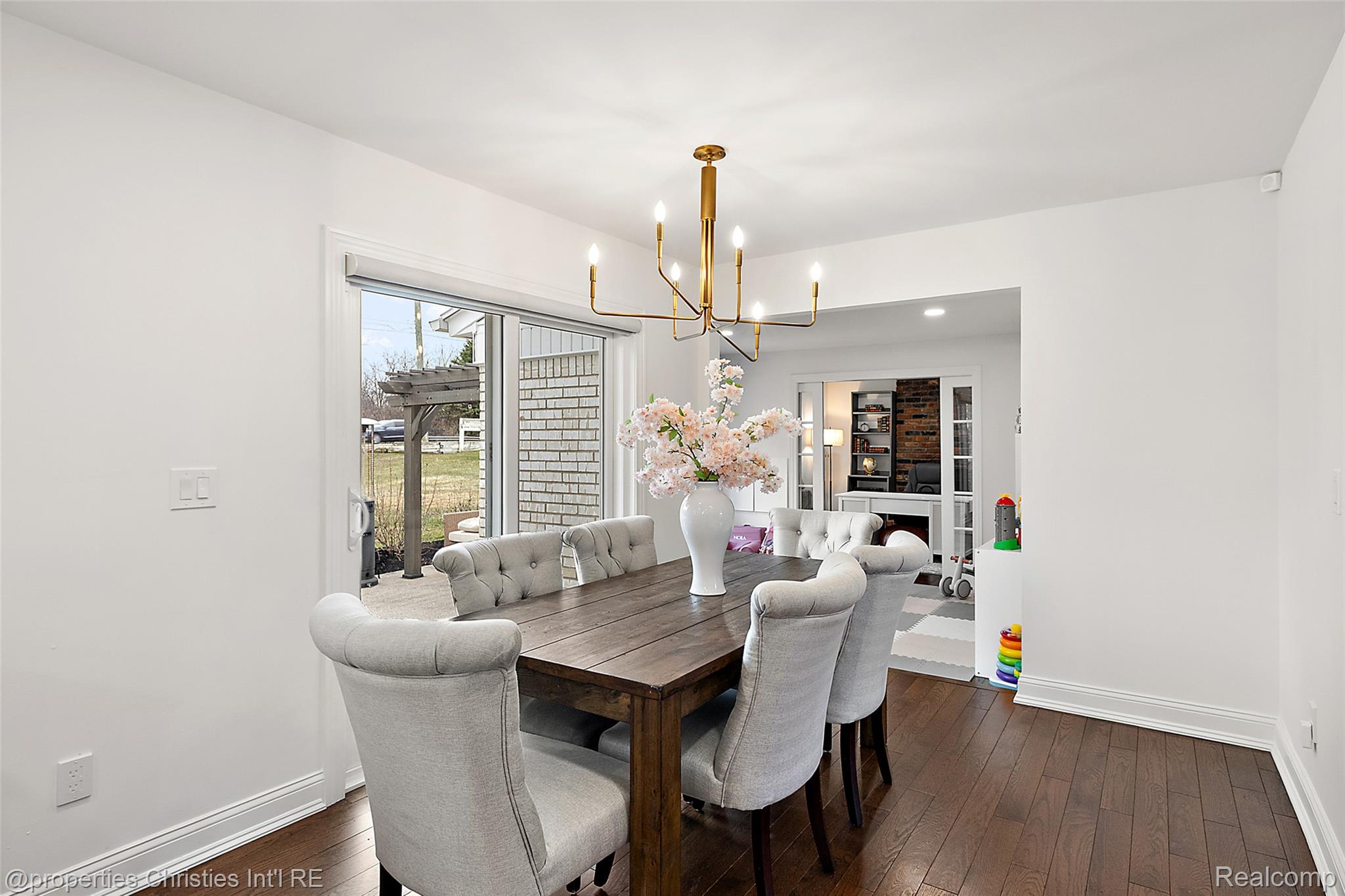 6273 Ledgeway Drive