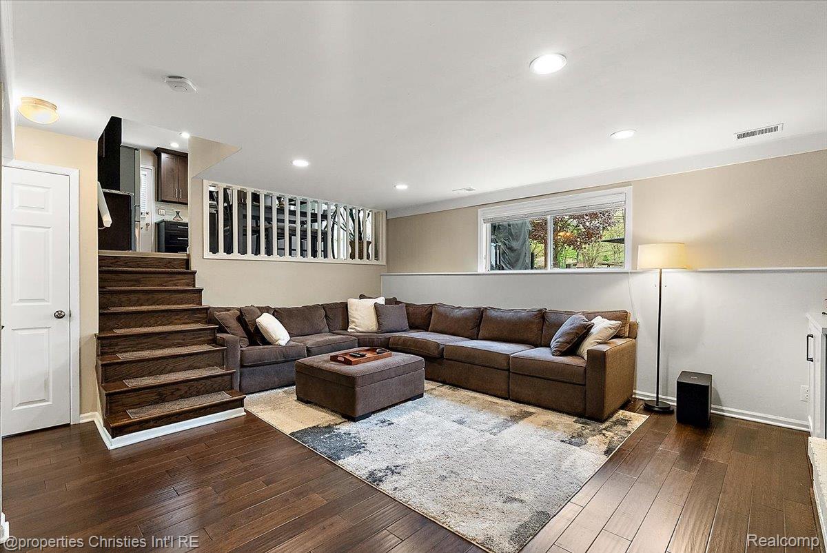 612 Royal Avenue