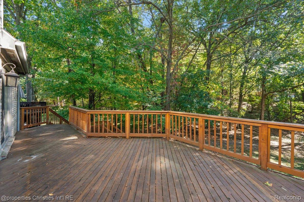 6835 High Ridge Road