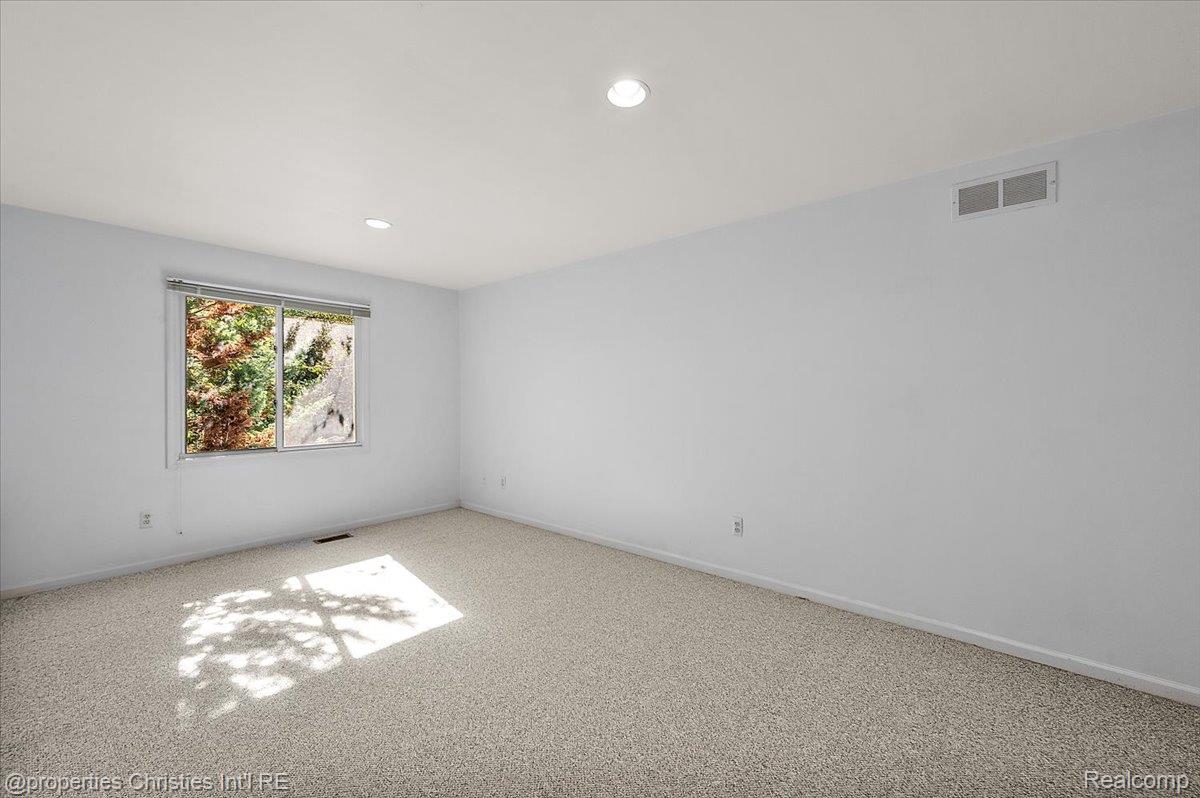 6835 High Ridge Road