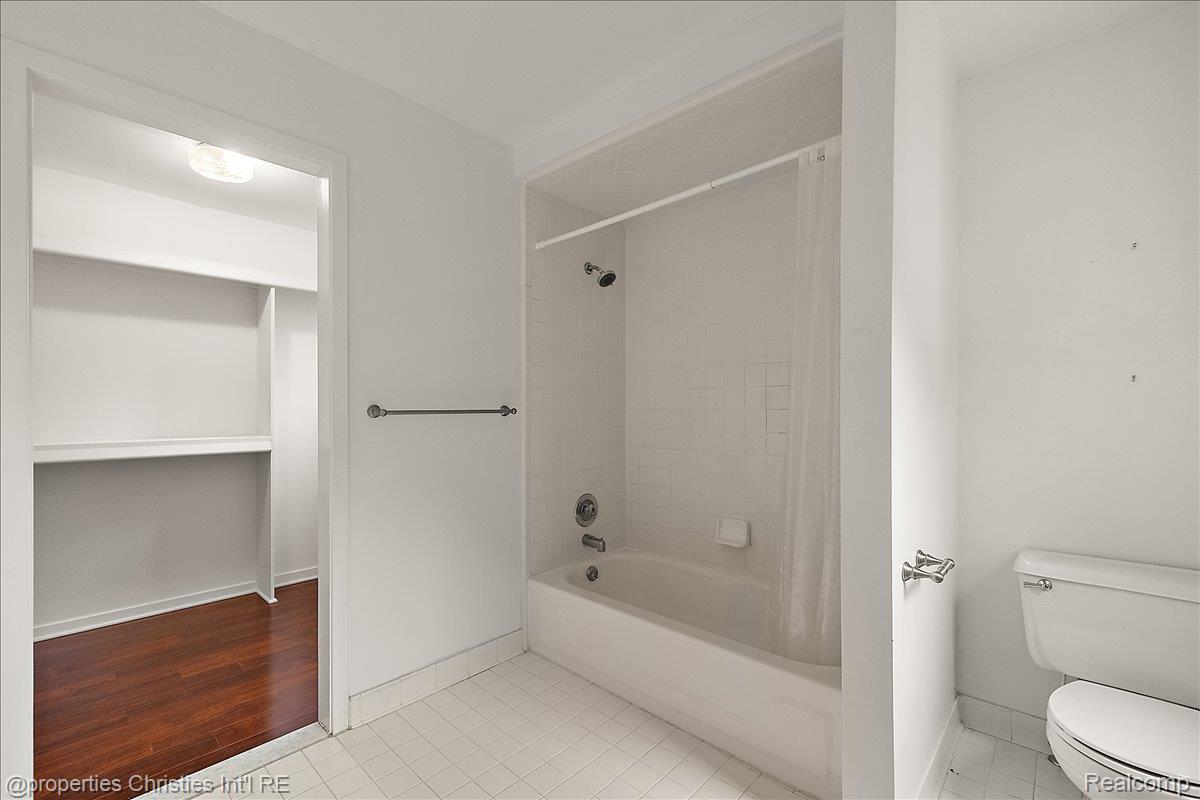 2635 Dorchester Road