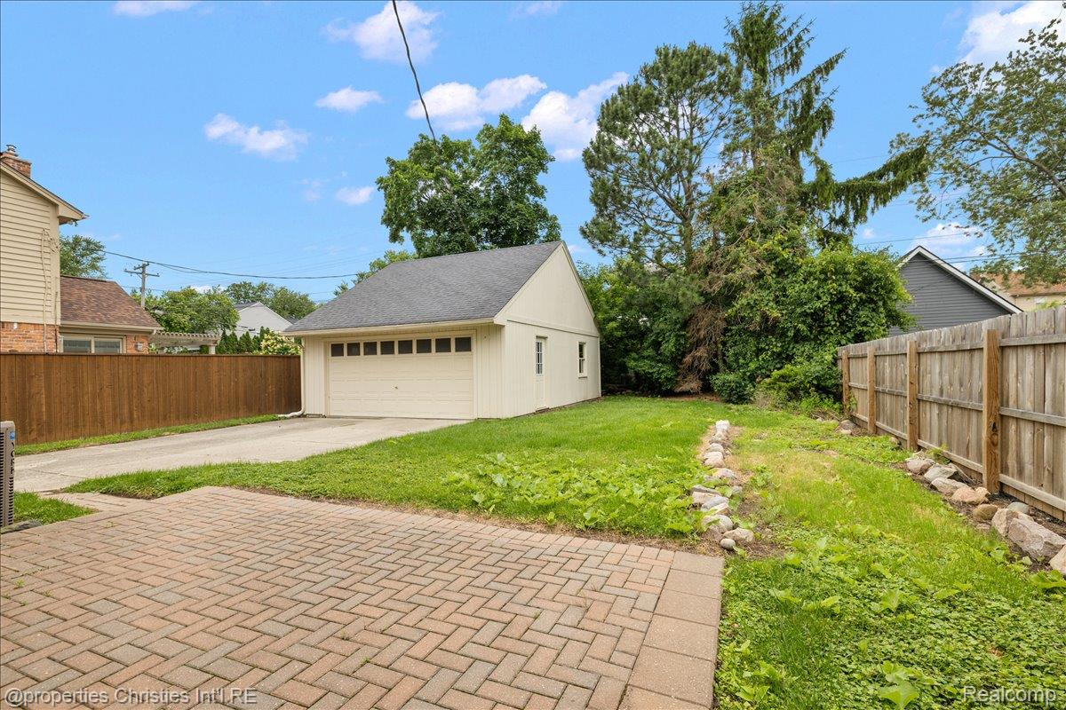 2635 Dorchester Road