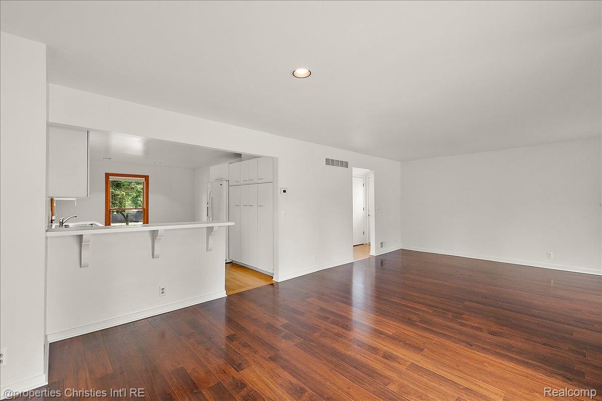 2635 Dorchester Road