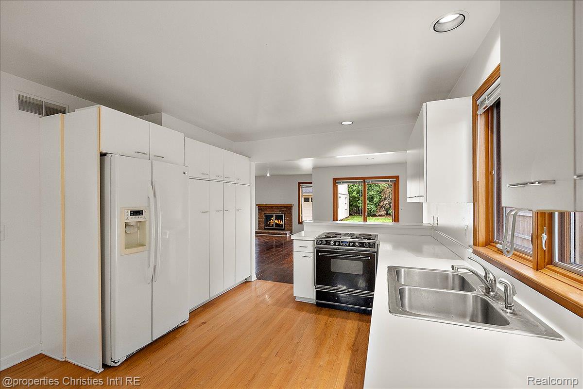 2635 Dorchester Road