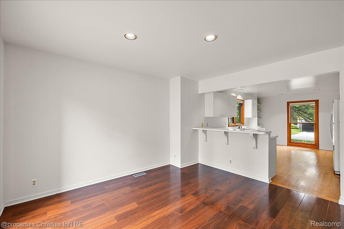2635 Dorchester Road