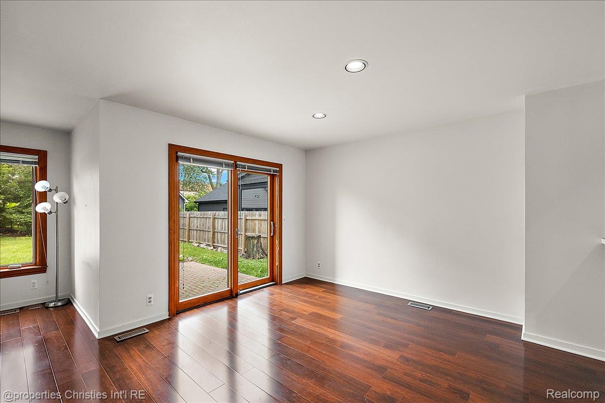 2635 Dorchester Road