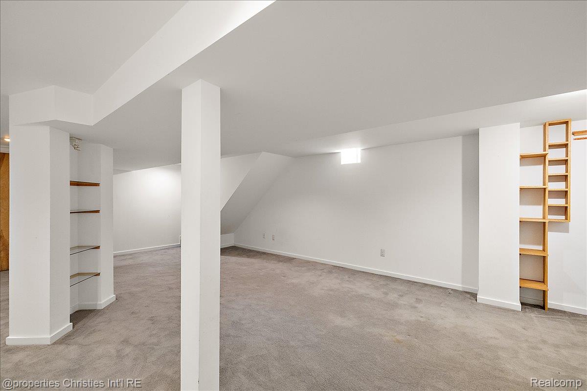2635 Dorchester Road