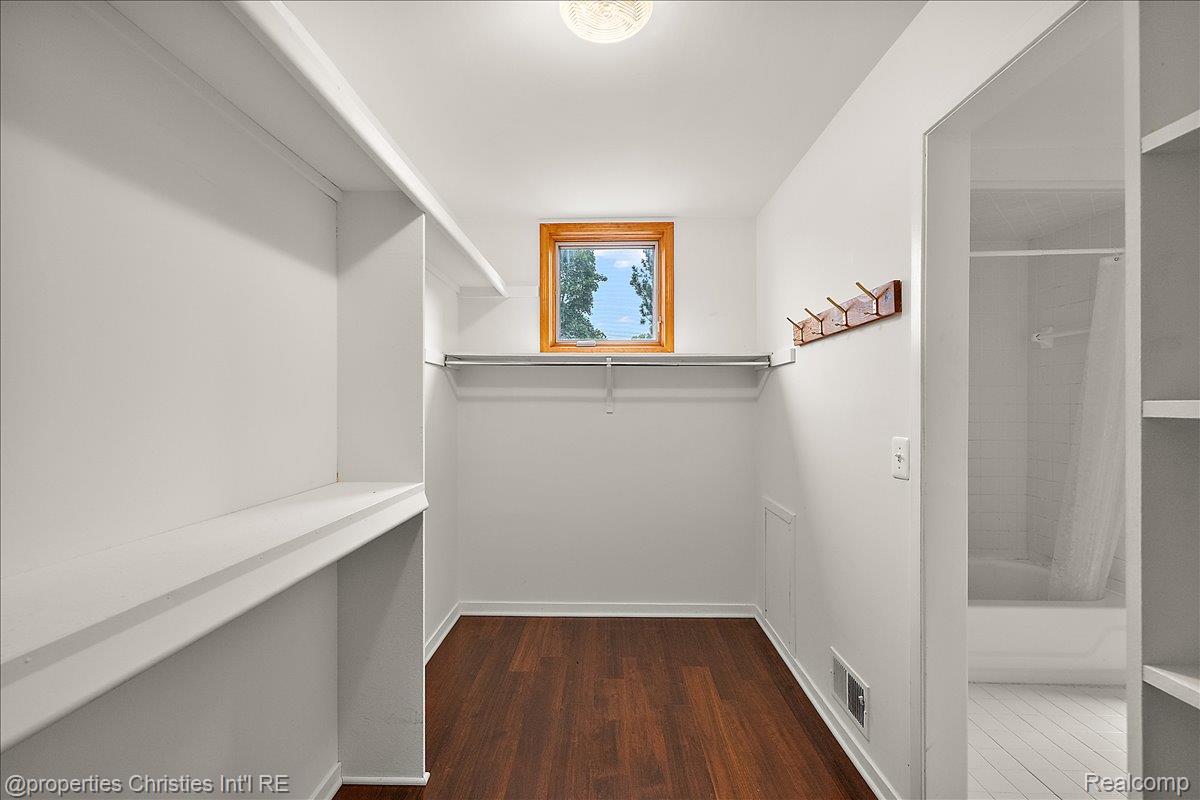 2635 Dorchester Road