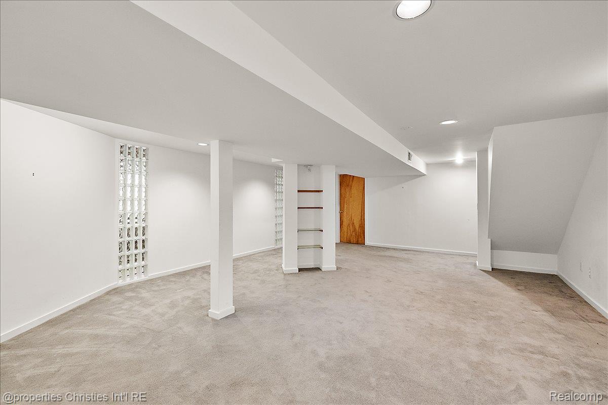 2635 Dorchester Road