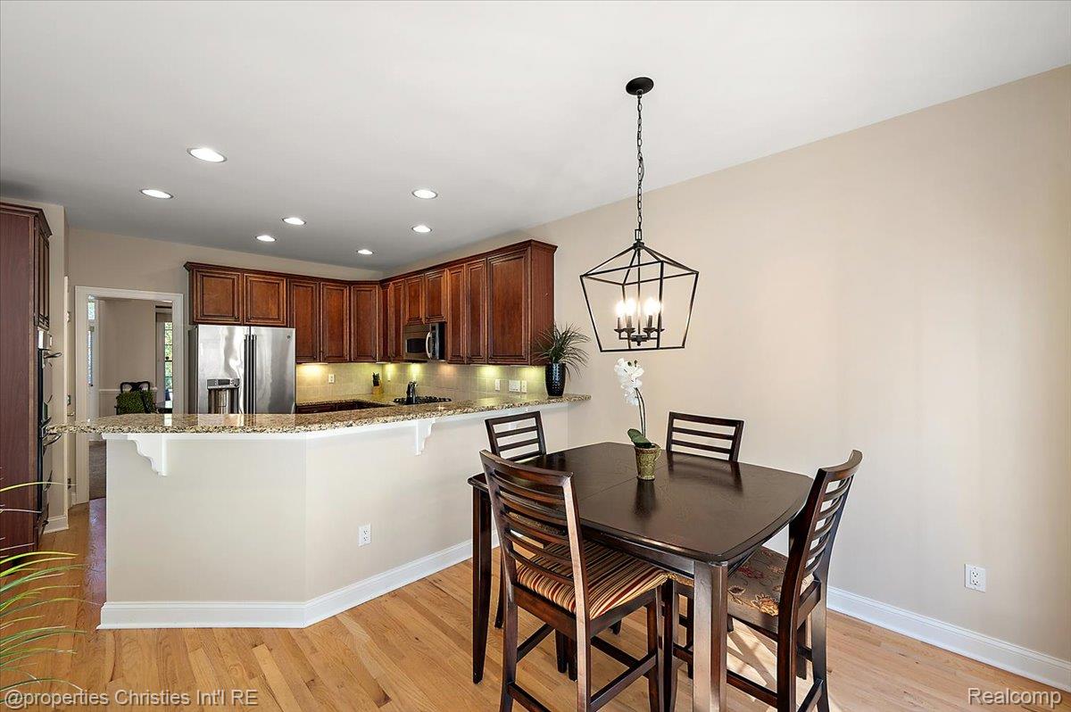 44683 Broadmoor Circle N
