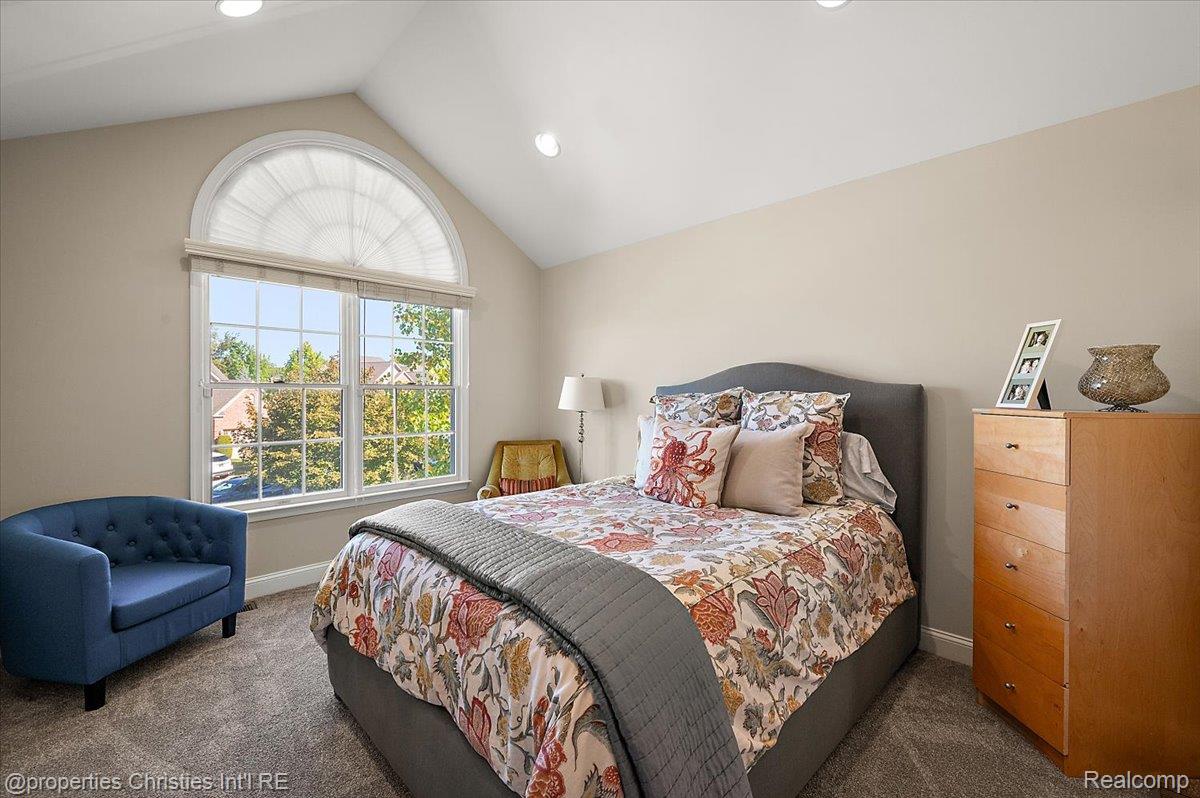 44683 Broadmoor Circle N