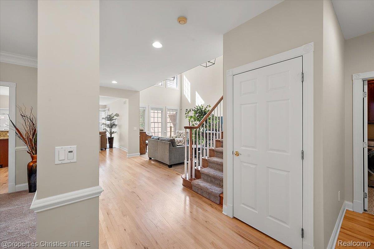 44683 Broadmoor Circle N