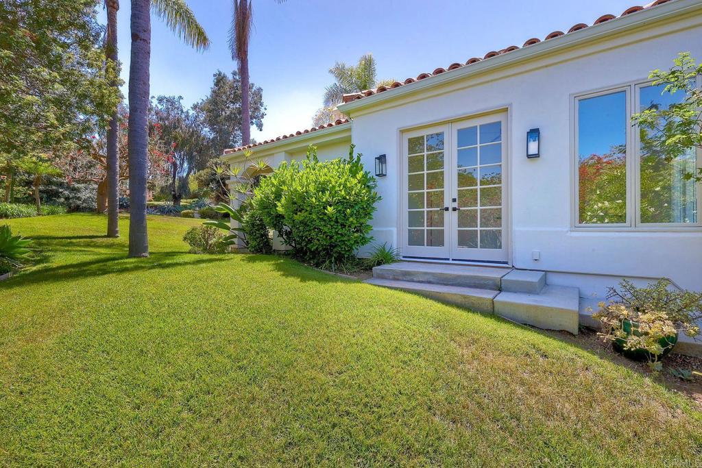 6039 Calle Camposeco