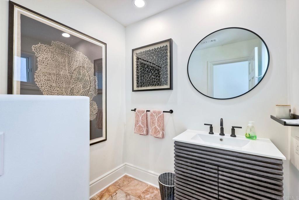 6039 Calle Camposeco