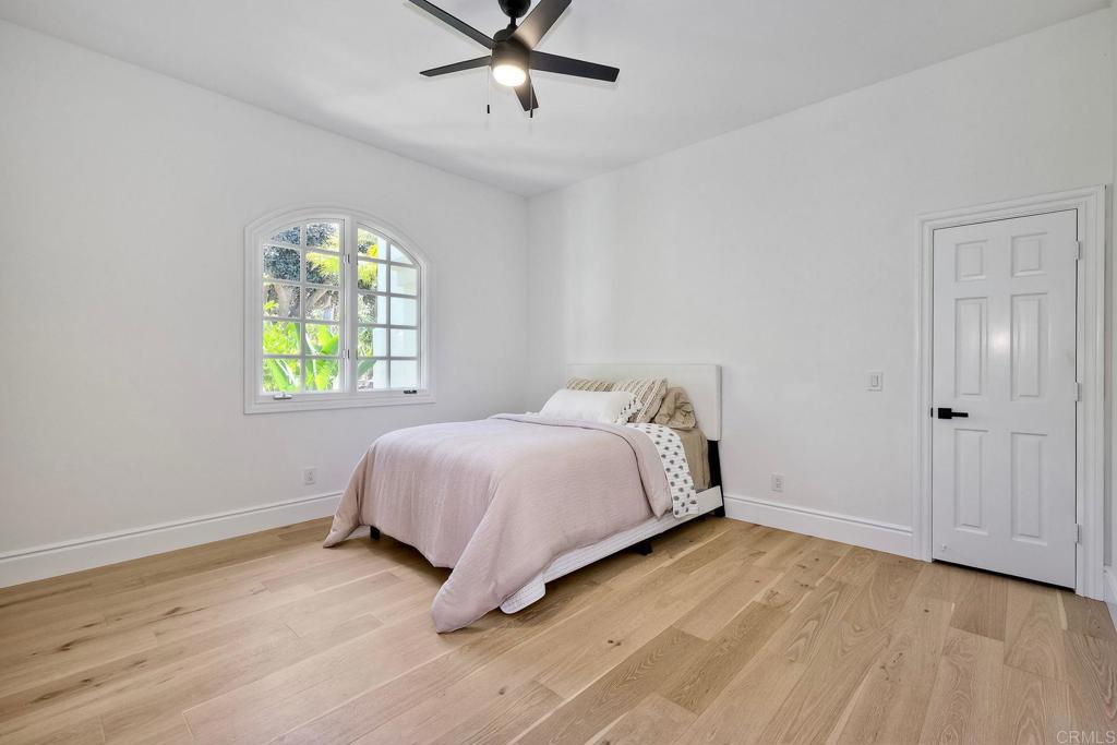 6039 Calle Camposeco