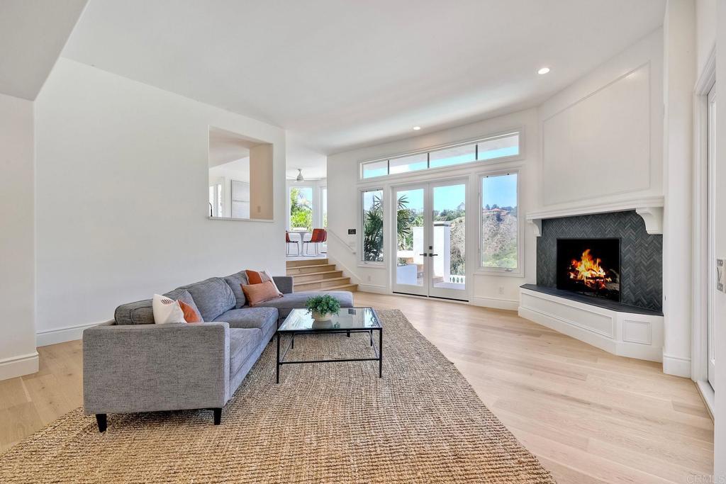 6039 Calle Camposeco