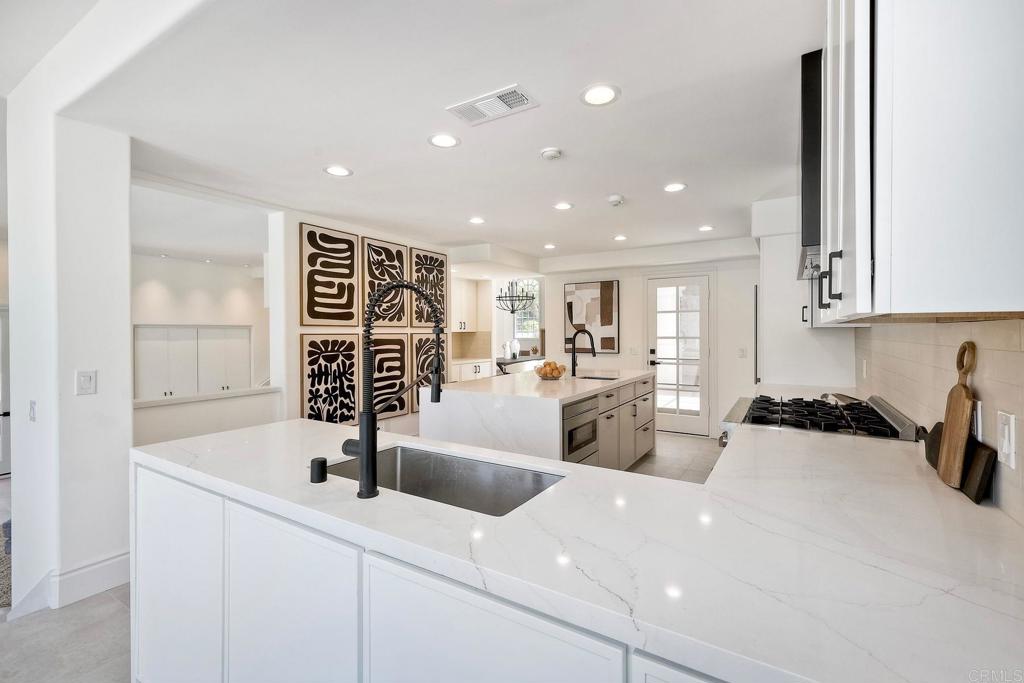 6039 Calle Camposeco