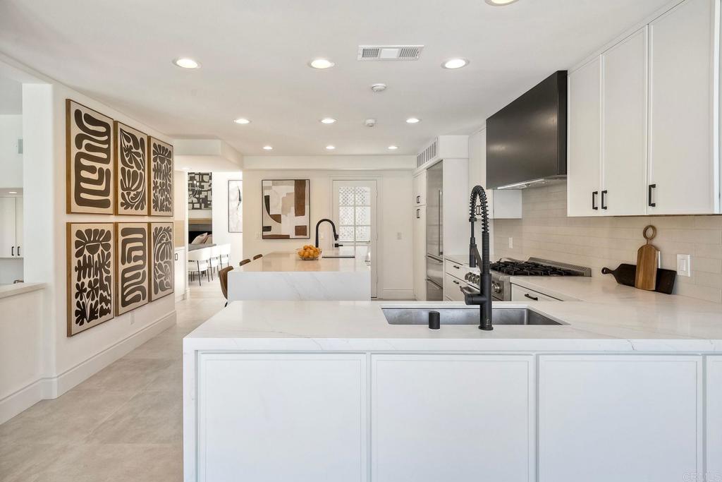 6039 Calle Camposeco