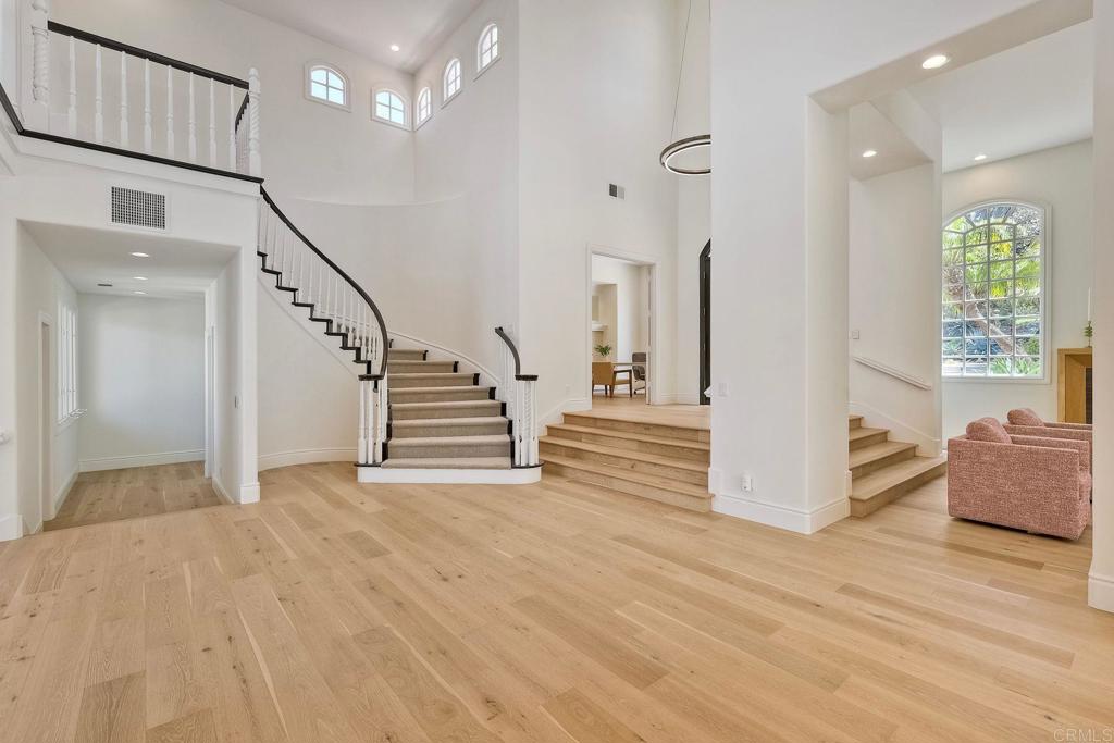 6039 Calle Camposeco