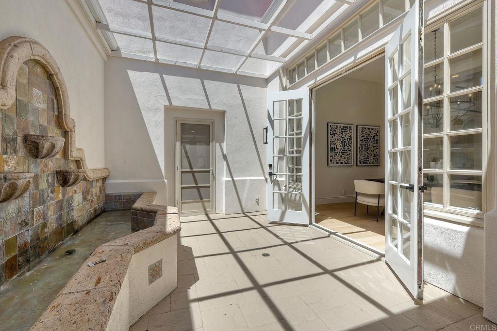 6039 Calle Camposeco