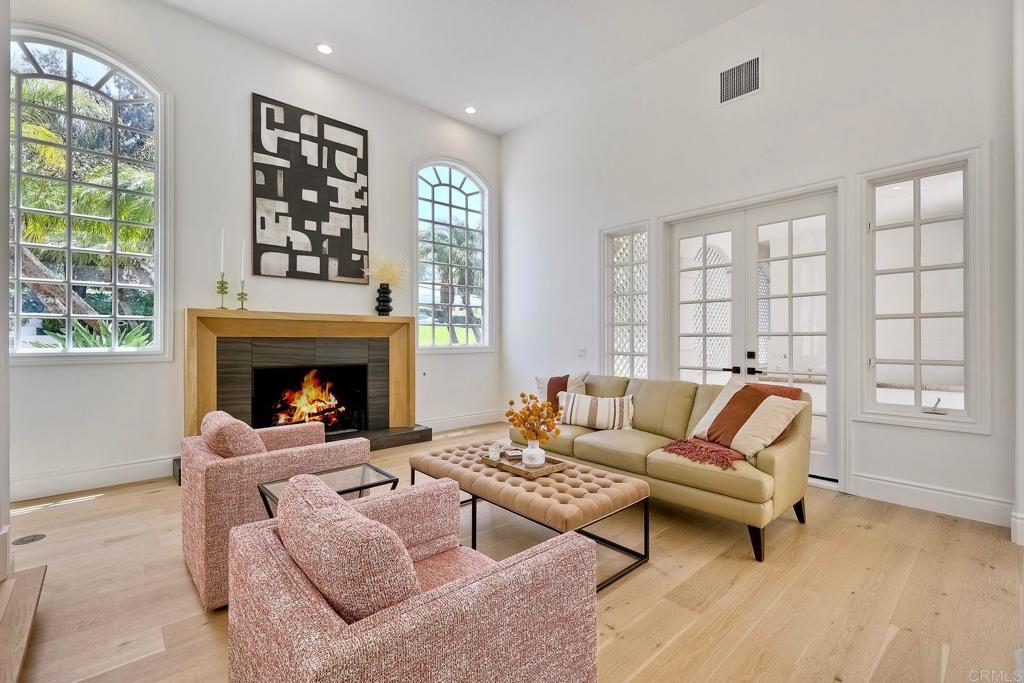 6039 Calle Camposeco