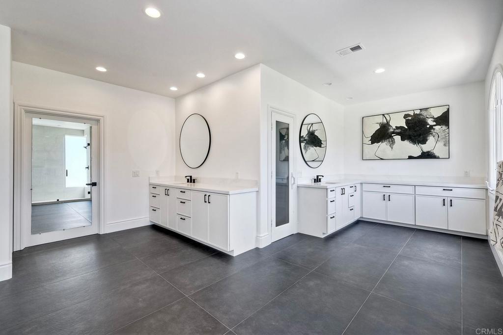 6039 Calle Camposeco