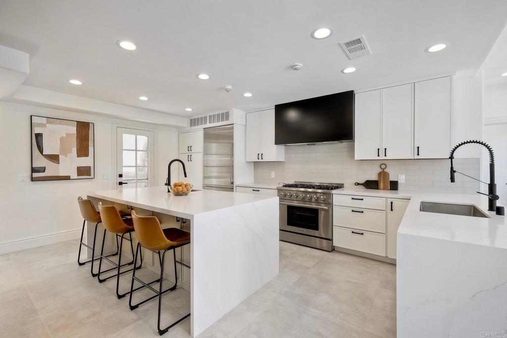 6039 Calle Camposeco