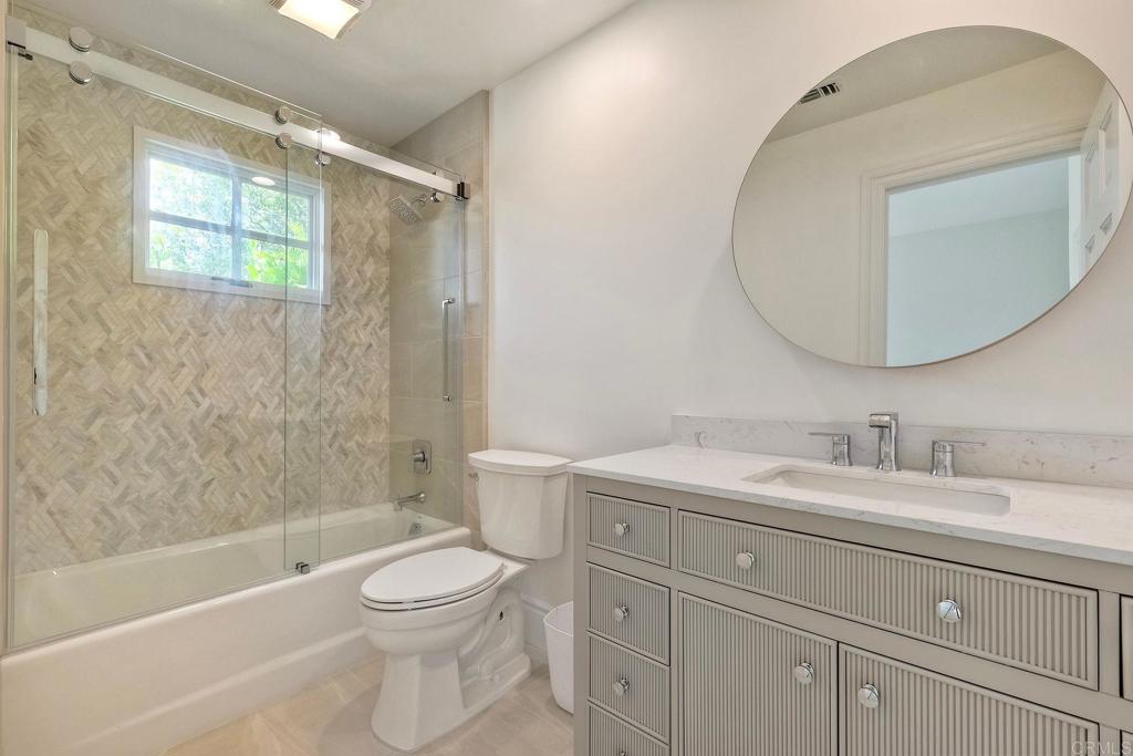 6039 Calle Camposeco