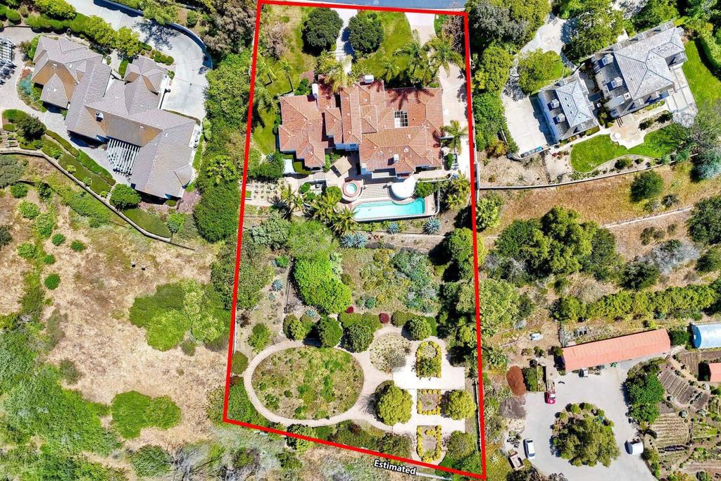 6039 Calle Camposeco