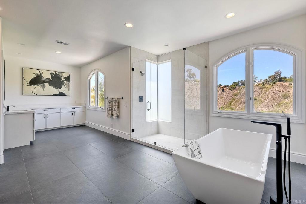 6039 Calle Camposeco