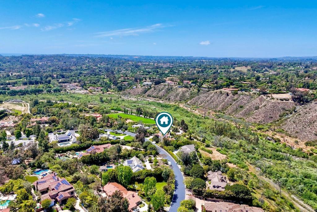 6039 Calle Camposeco