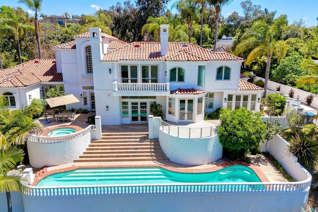 6039 Calle Camposeco